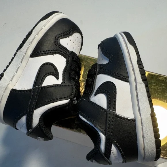 Nike Kids Black and White Sneakers 3C - Picture 5 of 11